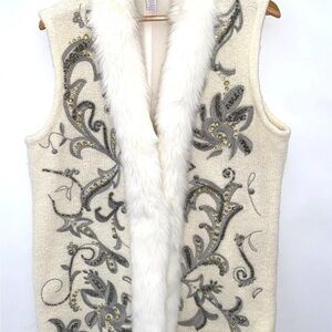 Chico’s Stylish Cream and Gray Vest with Faux Fur Size L/XL Wool blend and lined